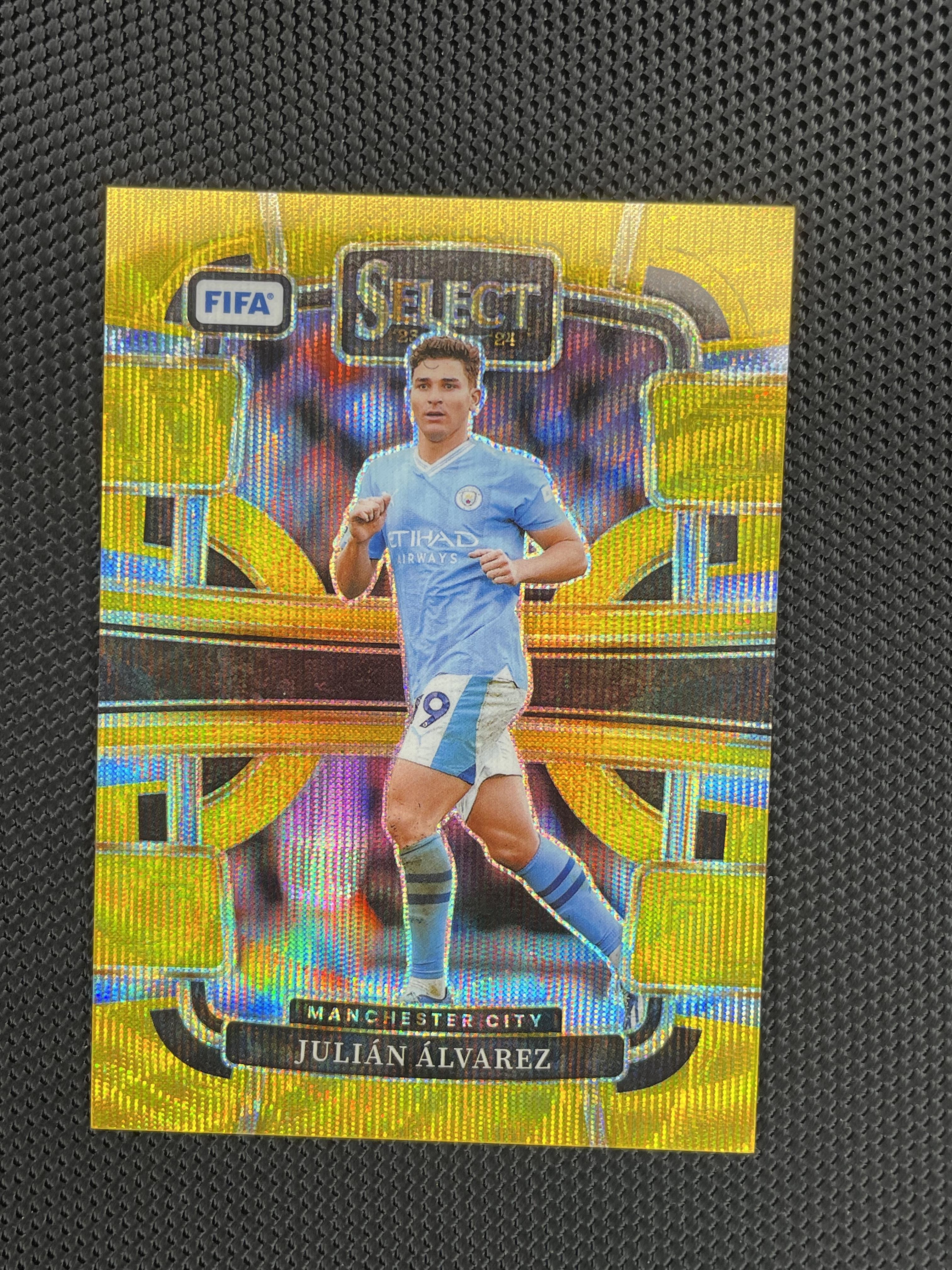 2023-24 Panini Select FIFA #12 Julián Álvarez Gold #/10