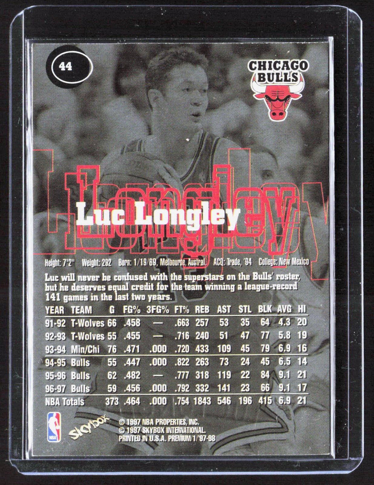 1997-98 SkyBox Premium Luc Longley 44 Basketball Chicago Bulls