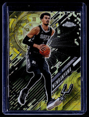 Victor Wembanyama Topps Chrome - Go Time Yellow Refractor GT-11 NM