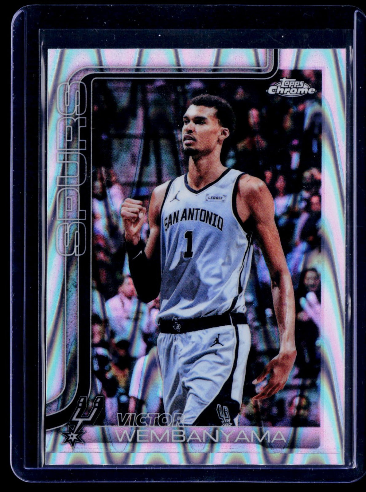 Victor Wembanyama Topps Chrome Update - RayWave Refractor 22 NM